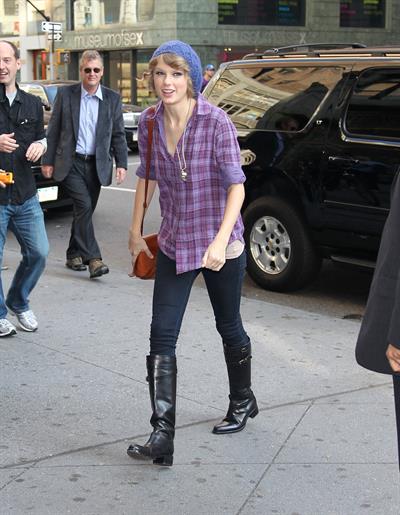Taylor Swift arriving David Letterman Show October 26, 2010 
