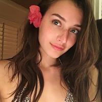 Jessica Clements taking a selfie