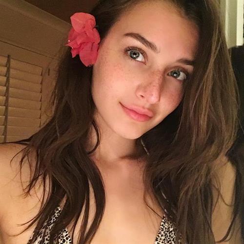 Jessica Clements taking a selfie