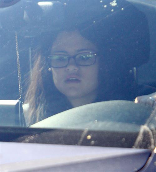 Selena Gomez taking her dogs to a Veterinary Clinic in Encino, November 24, 2012 