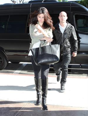 Selena Gomez leaving the ER in Los Angeles November 19, 2012 