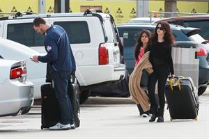 Selena Gomez Pictures Selena Gomez returning to her home outside of Dallas 11/13/12