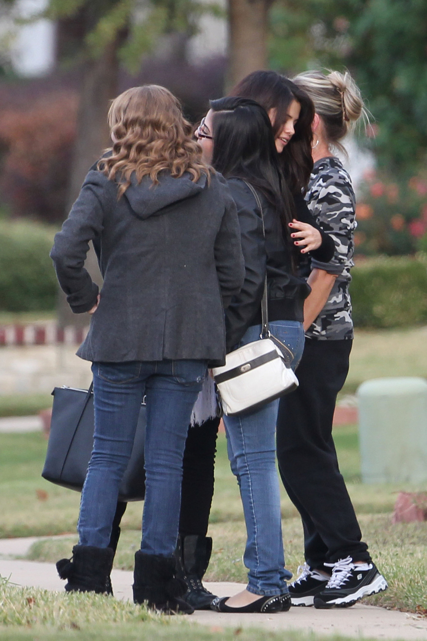 Selena Gomez returning to her home outside of Dallas 11/13/12 
