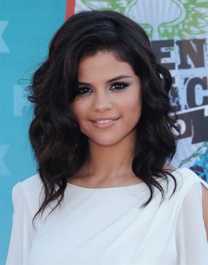 Selena Gomez at the 2010 Teen Choice Awards at the Gibson Amphitheatre on August 8 