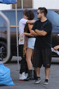 Selena Gomez - On the set of 'Feed the Dog' in Los Angeles Augusts 29, 2012
