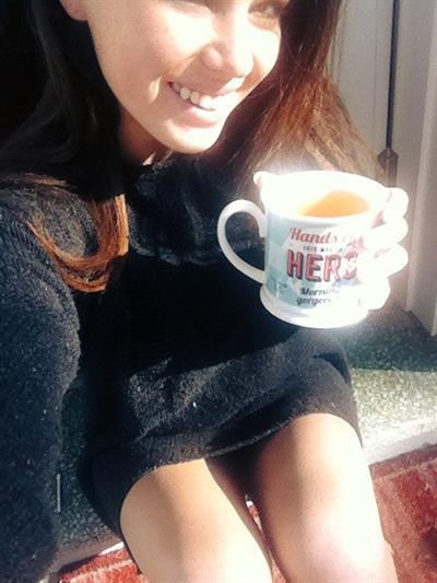 Alexis Young taking a selfie