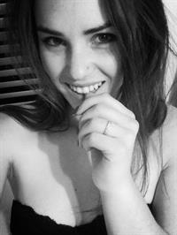 Alexis Young taking a selfie