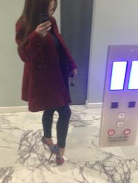 Alexis Young taking a selfie