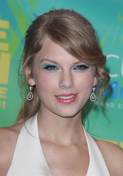 Taylor Swift at the 2011 Teen Choice Awards August 07, 2011 