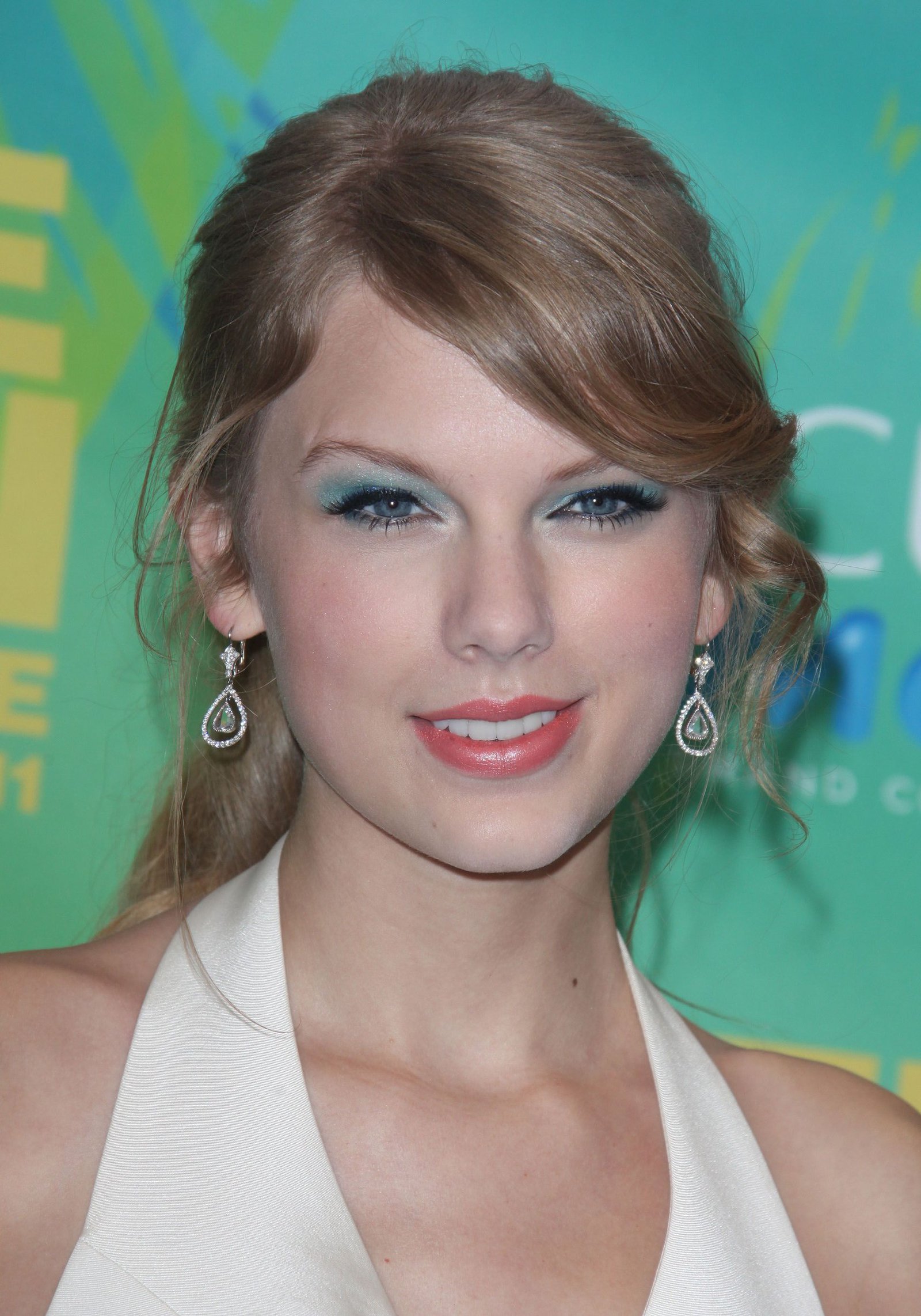 Taylor Swift at the 2011 Teen Choice Awards August 07, 2011 