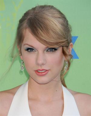 Taylor Swift at the 2011 Teen Choice Awards August 07, 2011 