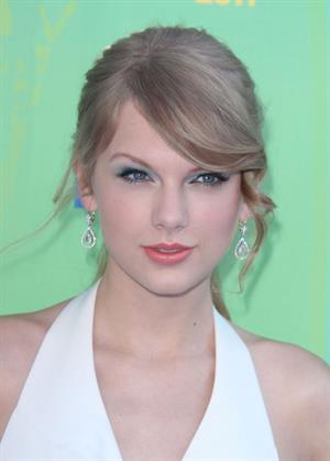 Taylor Swift at the 2011 Teen Choice Awards August 07, 2011 