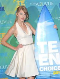 Taylor Swift at the 2011 Teen Choice Awards August 07, 2011 