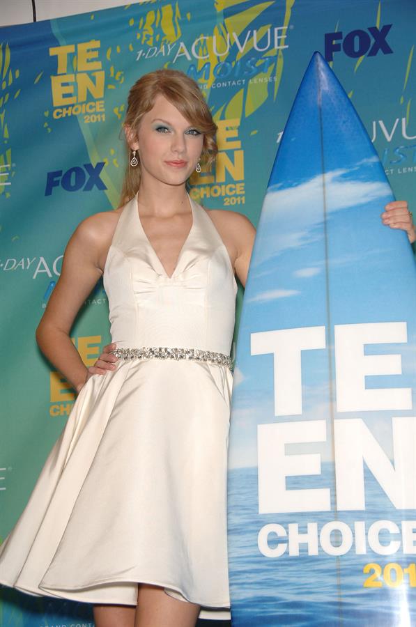 Taylor Swift at the 2011 Teen Choice Awards August 07, 2011 