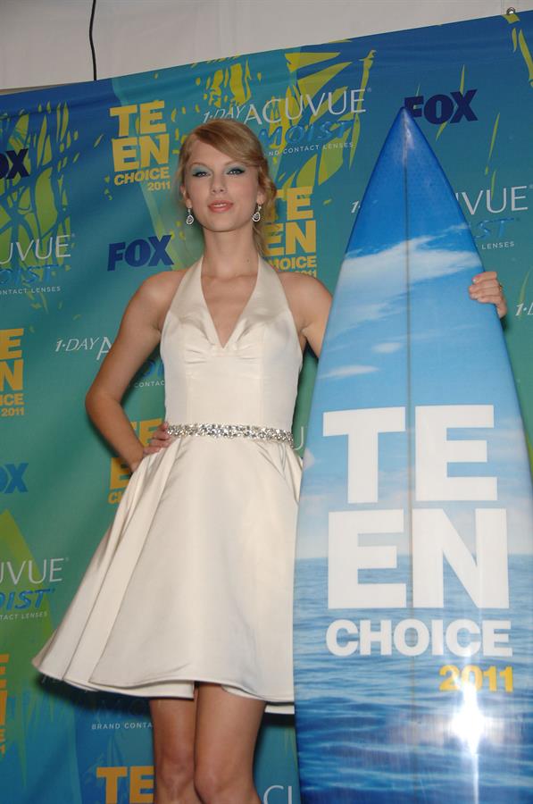 Taylor Swift at the 2011 Teen Choice Awards August 07, 2011 