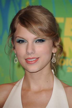 Taylor Swift at the 2011 Teen Choice Awards August 07, 2011 