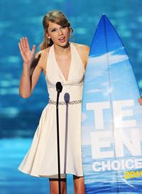 Taylor Swift at the 2011 Teen Choice Awards August 07, 2011 