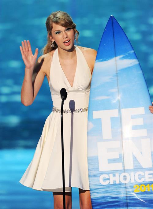 Taylor Swift at the 2011 Teen Choice Awards August 07, 2011 