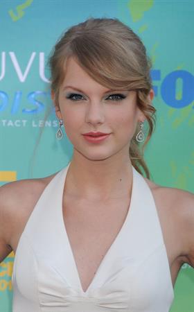 Taylor Swift at the 2011 Teen Choice Awards August 07, 2011 