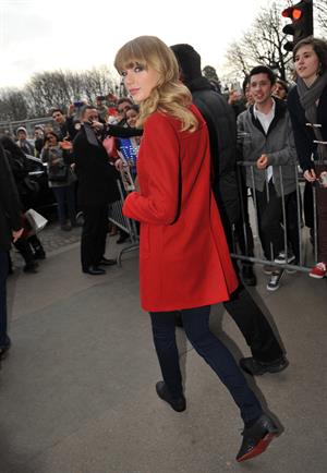 Taylor Swift leaving her hotel in Paris January 28, 2013 
