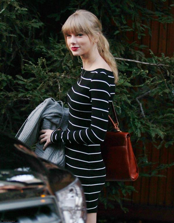 Taylor Swift visiting a friend in Brentwood January 8, 2013