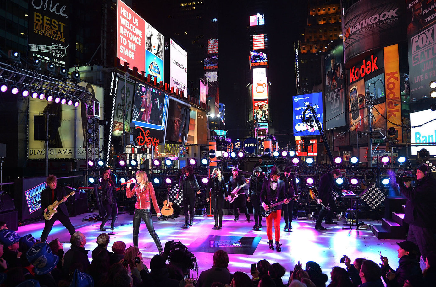 Taylor Swift Performs during New Year's Eve 2013 Times Square in New York Decemeber 31, 2012 