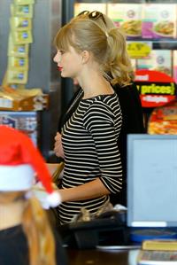 Taylor Swift grocery shopping in Studio City December 19, 2012