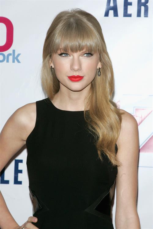 Taylor Swift Z100's Jingle Ball presented by Aeropostale 12/7/12 