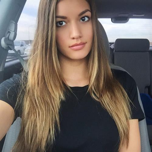 Vanessa Hanson taking a selfie