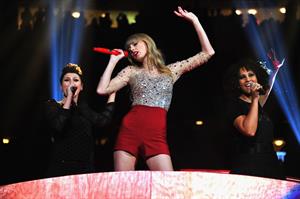 Taylor Swift at the KIIS FM 2012 Jingle Ball concert at Nokia Theatre in Los Angeles - December 1, 2012 