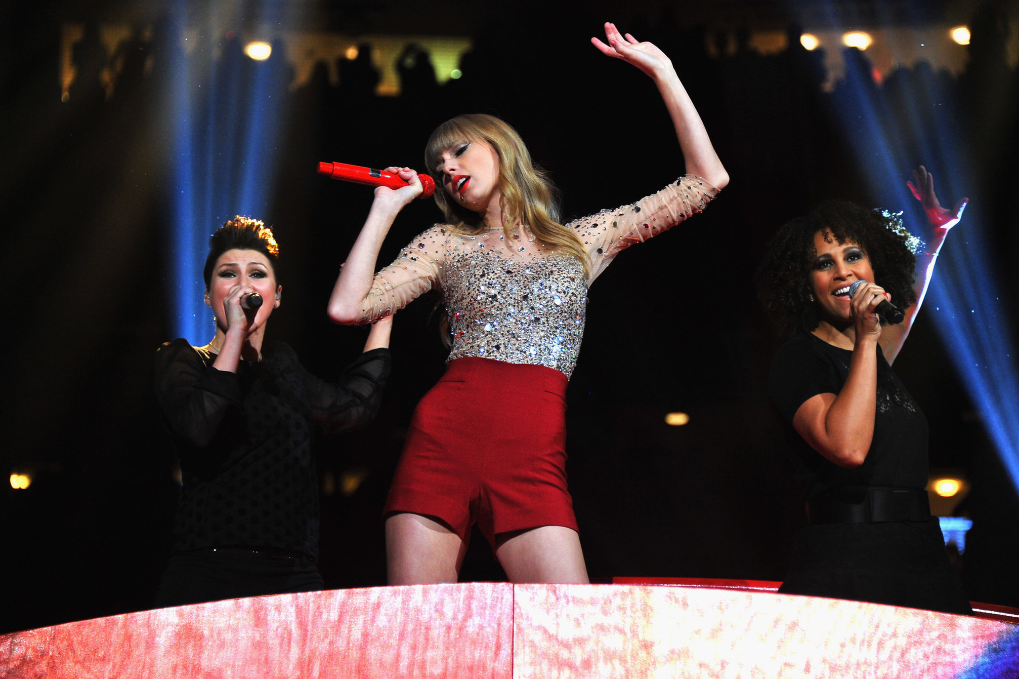 Taylor Swift at the KIIS FM 2012 Jingle Ball concert at Nokia Theatre in Los Angeles - December 1, 2012 