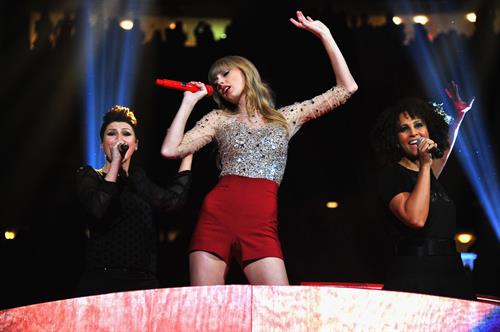 Taylor Swift at the KIIS FM 2012 Jingle Ball concert at Nokia Theatre in Los Angeles - December 1, 2012 