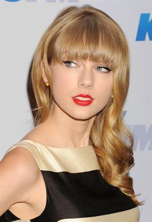 Taylor Swift at the KIIS FM 2012 Jingle Ball concert at Nokia Theatre in Los Angeles - December 1, 2012 