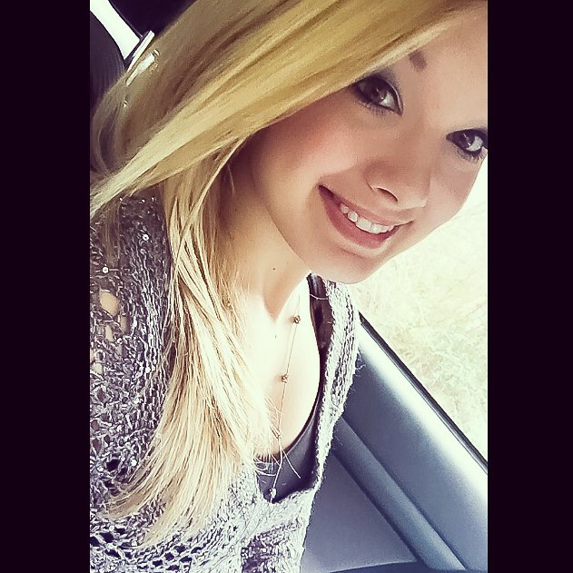 Mariah Alexis Vest Selfie Pictures Mariah Alexis Vest taking a selfie