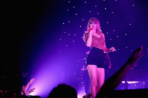 Taylor Swift on stage at the KIIS FM 2012 Jingle Ball concert at Nokia Theatre in Los Angeles - December 1, 2012 