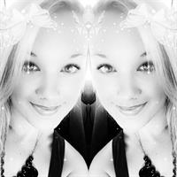 Mariah Alexis Vest taking a selfie