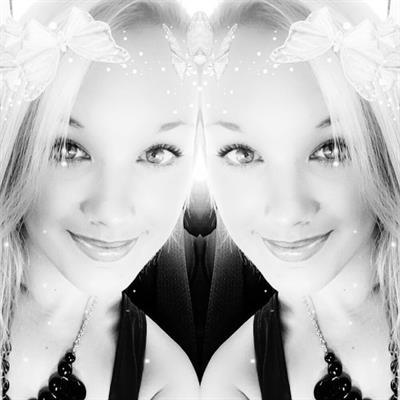 Mariah Alexis Vest taking a selfie