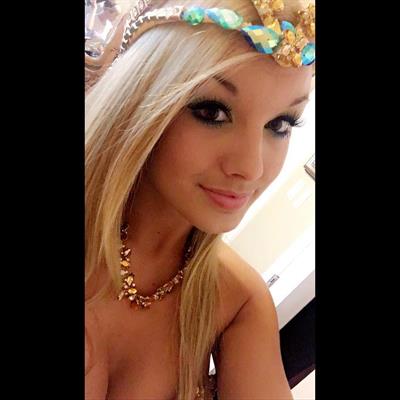 Mariah Alexis Vest taking a selfie