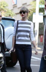 Taylor Swift grabs breakfast at Bills restaurant in Sydney 11/25/12 