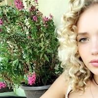 Allie Silva taking a selfie