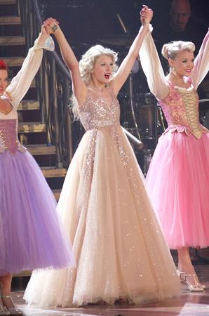 Taylor Swift performing live at prudential center in Newark July 20, 2011