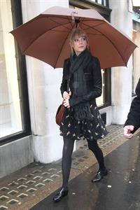 Taylor Swift goes shopping in London on January 24, 2012 