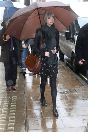 Taylor Swift goes shopping in London on January 24, 2012 