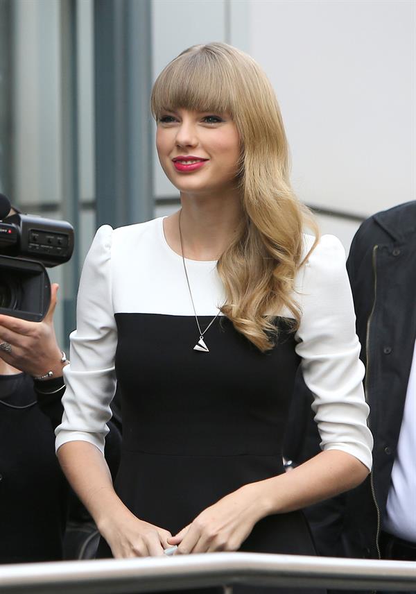 Taylor Swift NRJ radio station in Paris 11/8/12