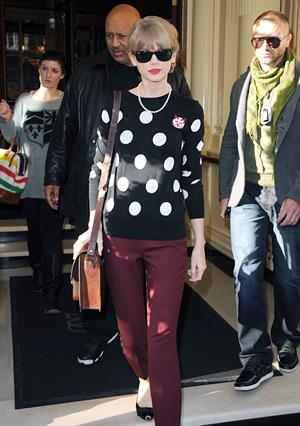 Taylor Swift leaving her hotel in London 11/7/12