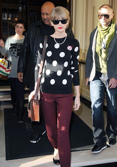 Taylor Swift leaving her hotel in London 11/7/12