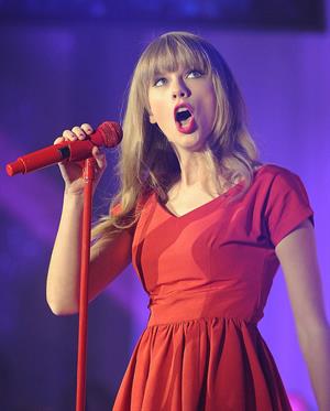 Taylor Swift at Westfield Mall in London 11/6/12