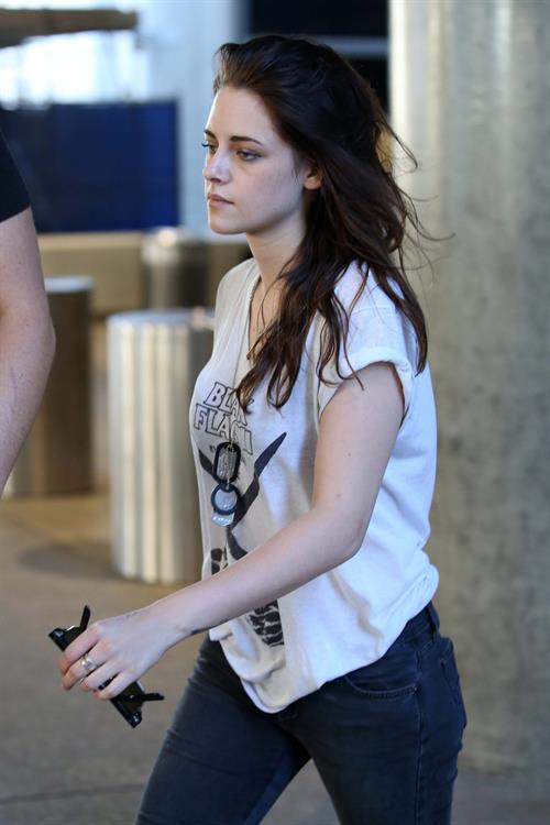 Kristen Stewart – Los Angeles airport arrival 10/4/13  