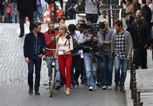 Taylor Swift films music video for ‘Begin Again’ in Paris 10/1/12 