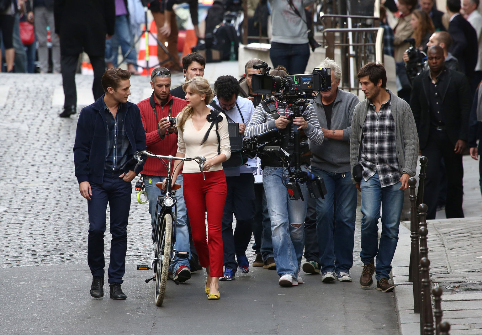 Taylor Swift films music video for ‘Begin Again’ in Paris 10/1/12 